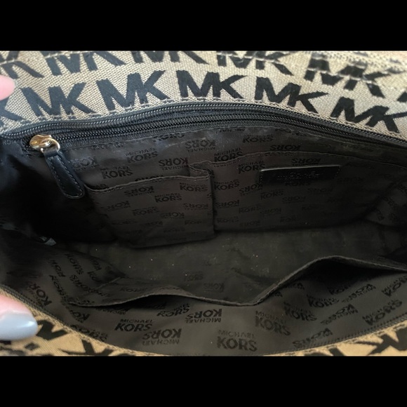 Michael Kors purse - Picture 2 of 4